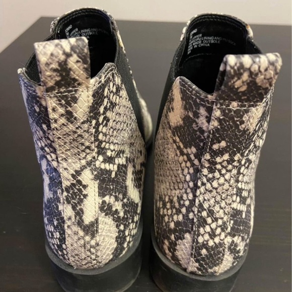 Steve Madden Black/White Jerry Booties size 7 - Picture 5 of 5